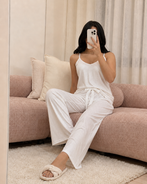 Pyjama satin femme, ensemble caraco et pantalon, coloris blanc — La Soirée