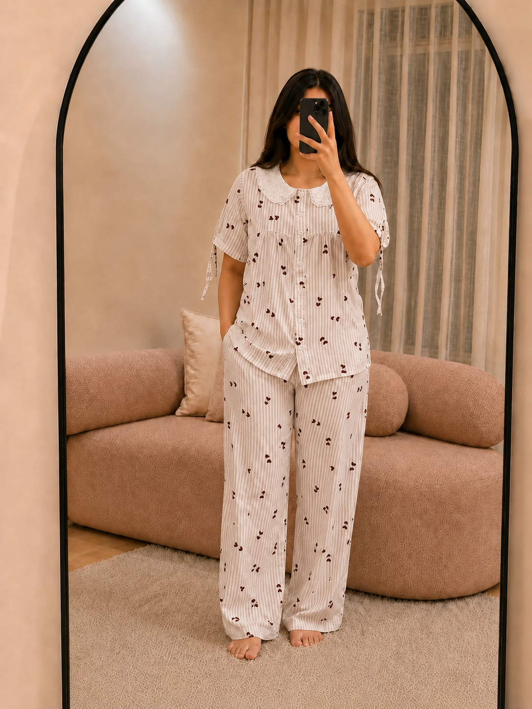 Ensemble pyjama femme chemise col dentelle et pantalon long à imprimé cœurs, coloris beige - Le Coup de Cœur MOLLIA