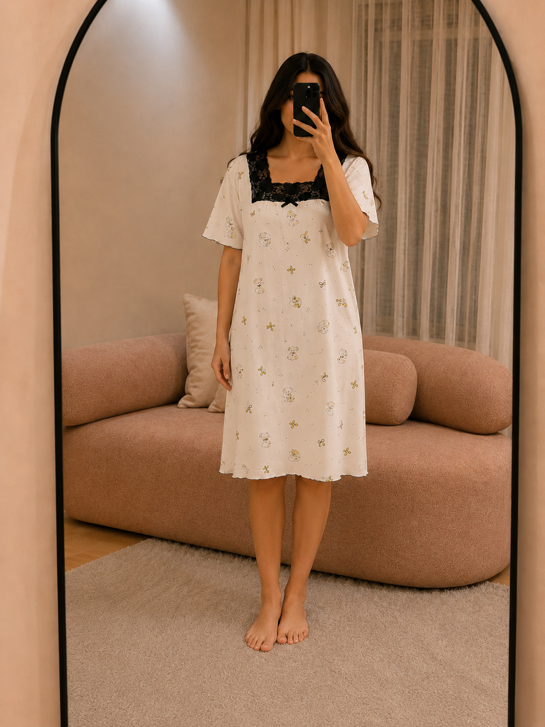 Chemise de nuit femme La Berceuse jaune : dentelle noire et imprimé nounours, coupe évasée