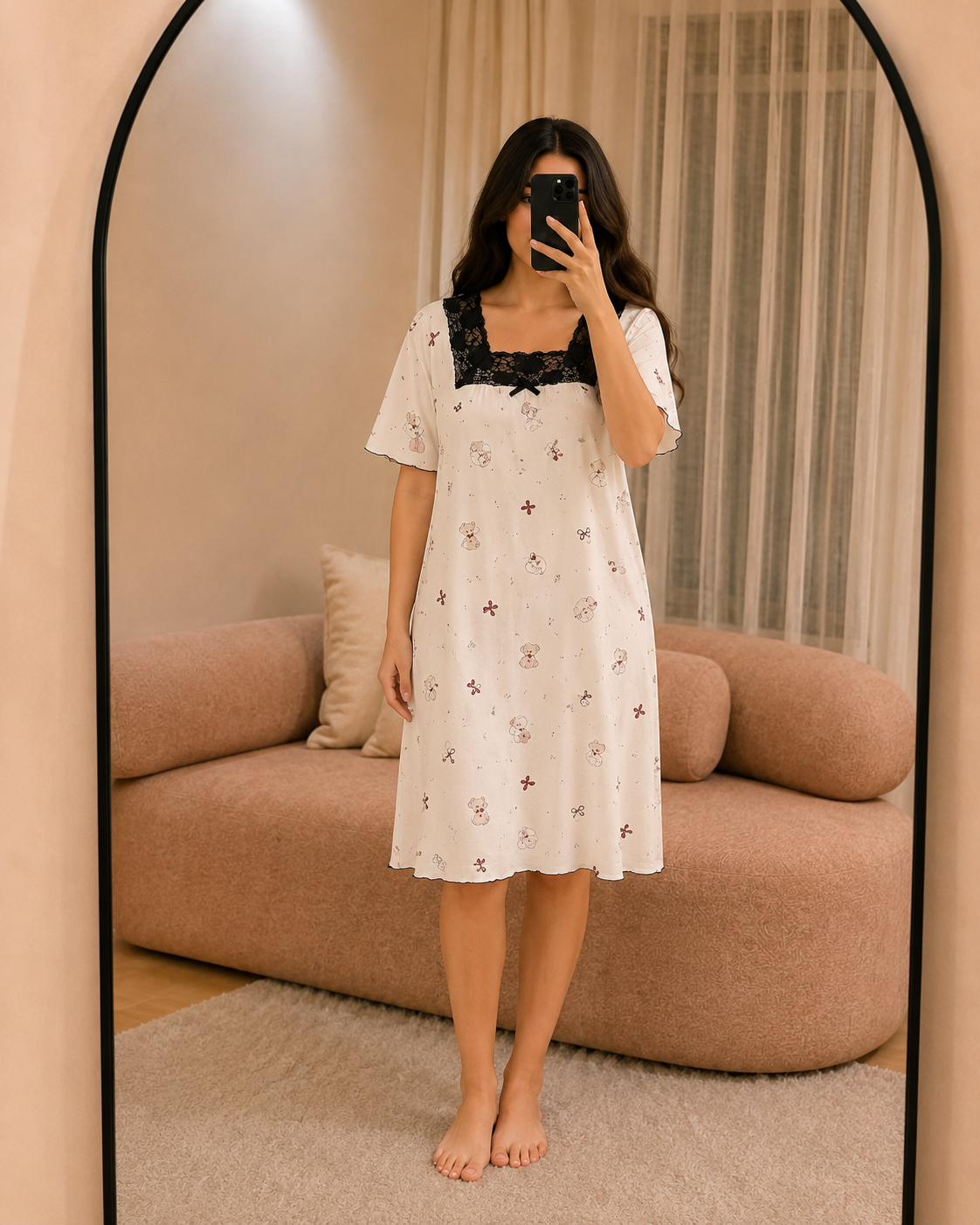 Chemise de nuit femme La Berceuse rose : dentelle noire et imprimé nounours, coupe évasée